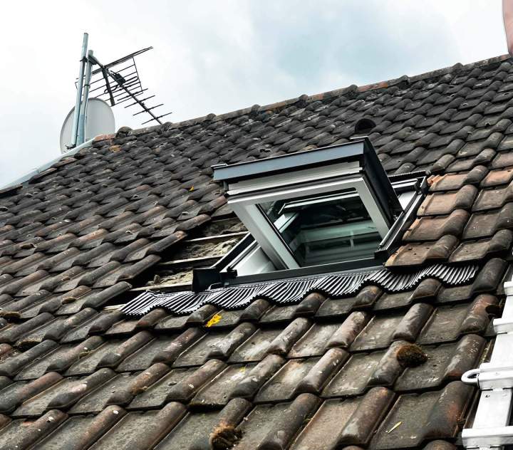 Installation de fenêtre de toit Éragny