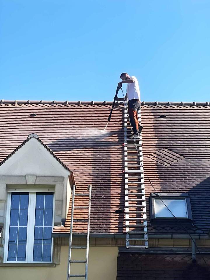 Nettoyage toiture Éragny