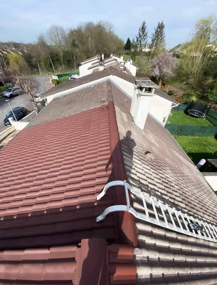 Peinture de toit au pinceau Éragny